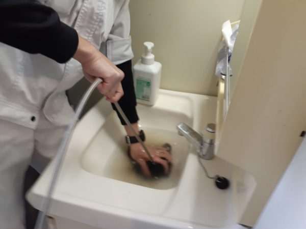 広島市安佐北区にある病院で配管洗浄をしました。